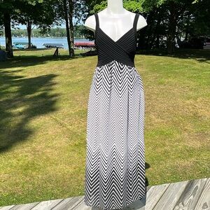 Signature by Robbie Bee dramatic long dress 8